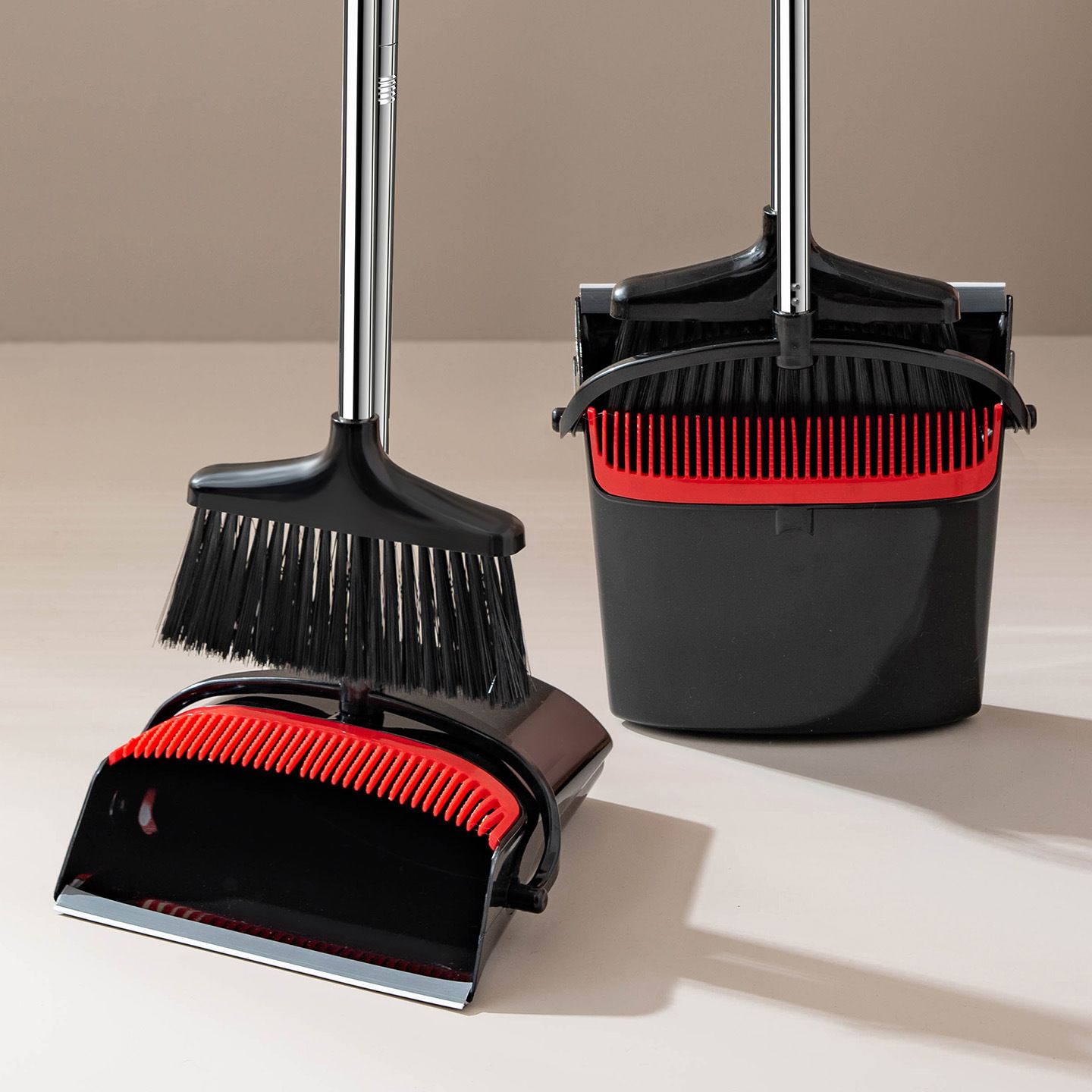 Conjunto de vassoura e pá de lixo em promoção na Amazon